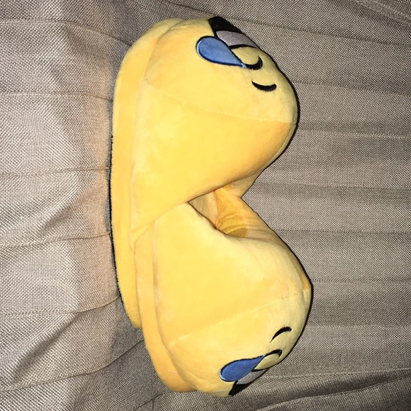 Emoji Slippers - Picture 5 of 6